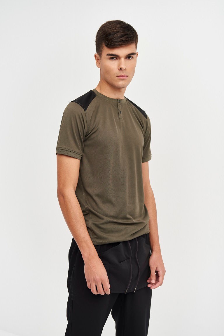 CAMISETA CUELLO CAJA REGULAR FIT 3019